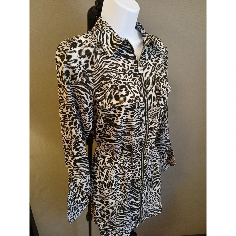 Michael Kors Women's Inverted Graphic Collared Top Black/White Animal Print Sm‎